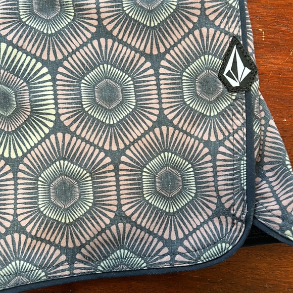 Volcom board shorts - Picture 4 of 4